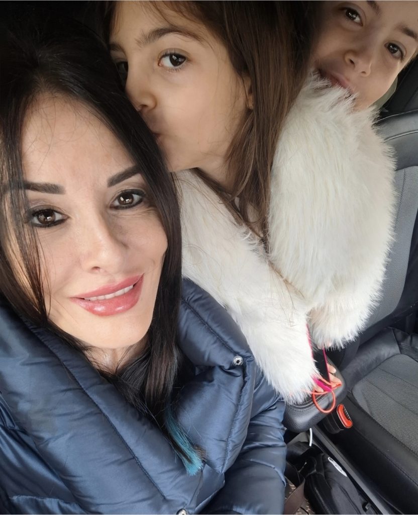 Brunella Farina con i figli Luca e Viola